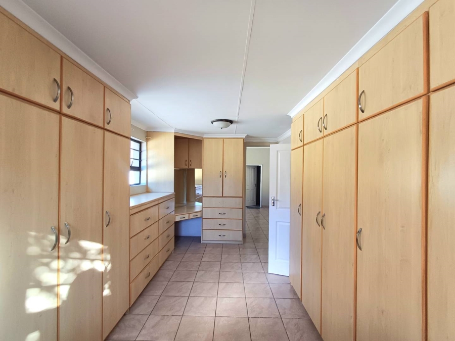 8 Bedroom Property for Sale in Noordhoek Free State